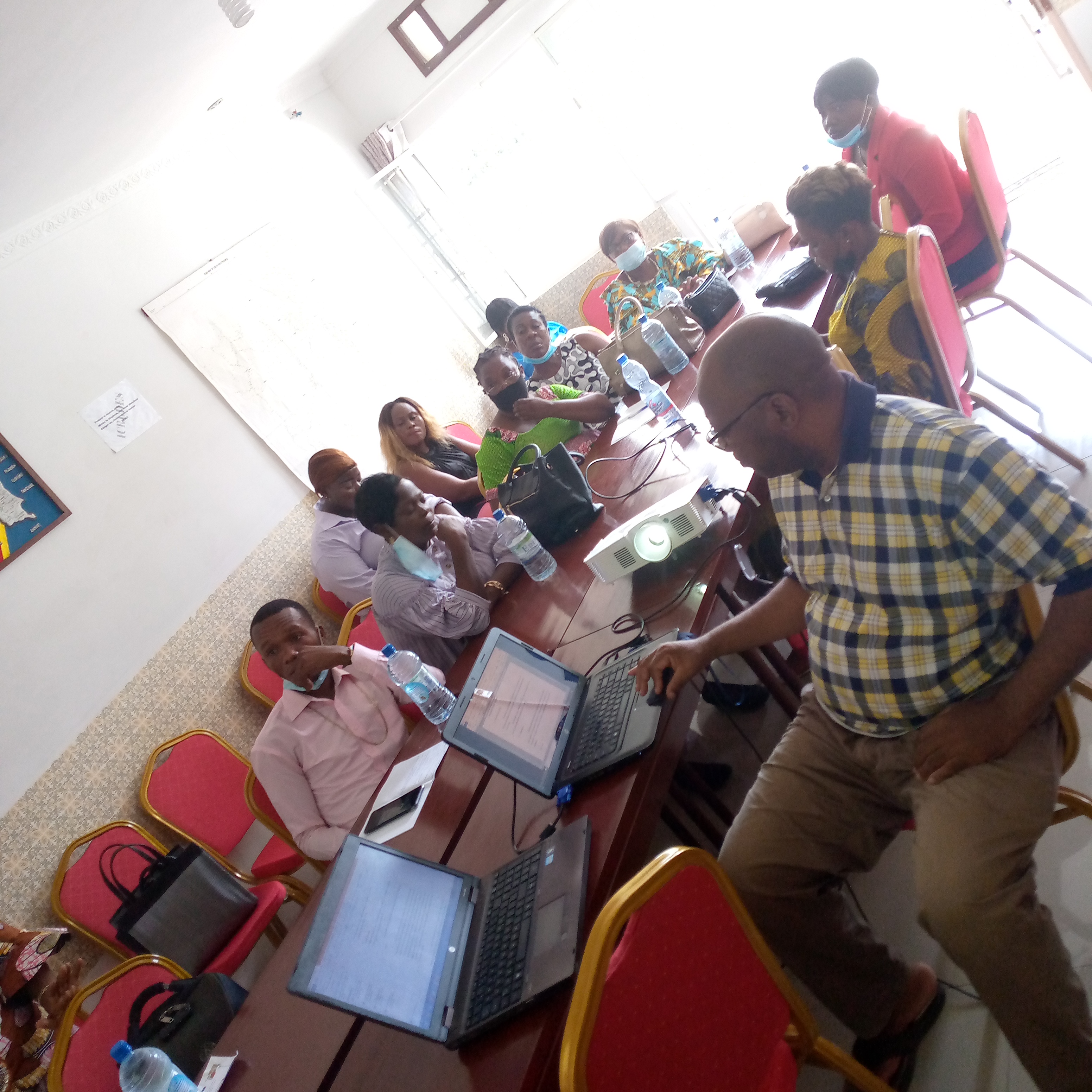 Dans le cadre du projet avec la Fondation OSISA, l’ICREDES a organisé une session de formation pour le renforcement des capacités de l’Association Mamalo